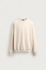 Sudadera regular fit color azul, de cuello redondo, manga larga ranglán y efecto lavado con acabados en rib.