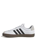Championes Adidas VL Court 3.0, color blanco con las tres tiras laterales en negro y puntera en gris.