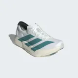 Championes de running Adidas Adizero Adios Pro 4, color blanco con tres franjas laterales en verde azulado. Presentan una entresuela gruesa de espuma color crema con tecnología LIGHTSTRIKE PRO y detalles en negro en el talón.