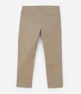 Pantalón de corte slim y estilo cropped, confeccionado en tejido plano de algodón con un toque de elastano. Presenta cierre frontal con botón y cremallera, trabillas para cinturón y bolsillos laterales y traseros.