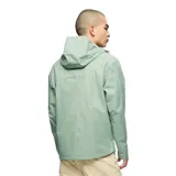 Chaqueta impermeable de hombre con capucha ajustable, cierre frontal y bolsillos laterales con cierre. Presenta un diseño funcional con puños ajustables con velcro y tecnología resistente al agua y al viento.
