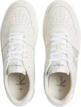 Zapatillas urbanas Calvin Klein Jeans de cuero blanco con detalles en gris claro y logo CK en el lateral.