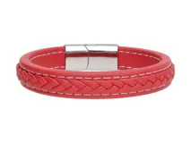 Pulsera de cuero color rojo con diseño trenzado y cierre metálico plateado.