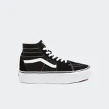 Championes de caña alta Vans Sk8-Hi Tapered Stackform, color negro con detalles en blanco, con suela de plataforma y cierre con cordones.