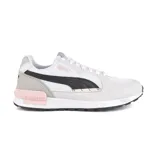 Championes Puma modelo Graviton, con diseño deportivo en colores blanco, gris y detalles en rosa pastel. Presentan el logo de la marca en el lateral y una estructura robusta con suela de goma.