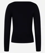 Blusa básica de punto color negro, con escote cuadrado y mangas largas, de corte ajustado al cuerpo.