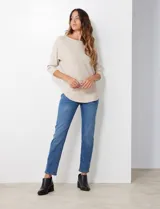 Buzo de punto rib con diseño de manga japonesa en largo tres cuartos y silueta relajada.