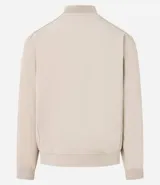 Campera negra de poliéster con cuello mediano, cierre por cremallera, manga larga con ajustes y bolsillos. Cuenta con tecnología repelente al agua.