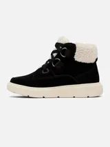 Bota Sorel modelo Explorer III Nw Lace de color negro, con diseño impermeable de gamuza, ribete de borrego sintético blanco en el tobillo, cordones gruesos y suela de goma blanca.