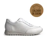Championes deportivos Usaflex modelo Naia, color blanco, confeccionados en cuero con paneles perforados. Cuentan con tecnología antibacteriana y suela de goma.
