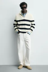 Zapato estilo náutico de hombre, color verde oliva, fabricado en piel con acabado serraje (gamuza). Presenta detalle de bordón en el empeine y horma redonda.