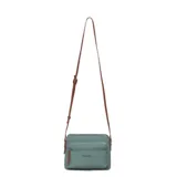 Cartera tipo bandolera de Las Oreiro en color verde, con diseño rectangular, cierre principal y bolsillo frontal con cierre. Cuenta con correa larga ajustable en color marrón.