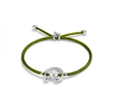 Pulsera de hilo verde oscuro con dije central de perla shell y fornitura bañada en plata de ley.