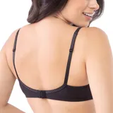 Soutien color beige de algodón con copas y aros, tirantes finos ajustables y detalle de la marca "Del Rio" en dorado en el lateral.