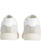 Zapatillas urbanas Calvin Klein Jeans de cuero blanco con detalles en gris claro y logo CK en el lateral.