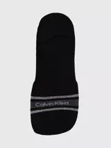Pack de tres pares de medias invisibles Calvin Klein, con logo en la banda elástica. Incluye un par negro con rayas grises, un par gris con rayas negras y un par blanco con logo gris.