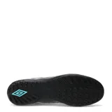 Championes de fútbol Umbro modelo Legacy TF, color negro con detalles en turquesa. Presentan una textura geométrica en el empeine, cierre con cordones y suela con tapones pequeños ideales para césped sintético.