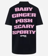Remera negra de algodón con estampa frontal de las Spice Girls y estampa trasera con los nombres de las integrantes.