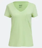 Remera básica celeste con escote en V, manga corta y bolsillo pequeño en el pecho.