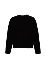 Sweater de manga larga confeccionado en tejido de punto suave, con diseño clásico de cuello redondo y terminaciones acanaladas en puños y bajo.