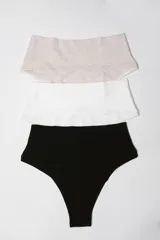 Pack de tres bombachas tipo culotte de tiro alto con faja en la cintura para mayor sujeción. Confeccionadas en algodón con elastano, en colores crema, beige y negro.