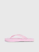 Ojotas de playa rosadas marca Calvin Klein Jeans, con logo estampado en la tira.