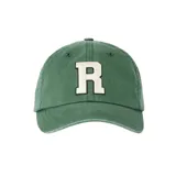 Gorra Rip Curl estilo dad hat de color verde, con visera curva y un parche frontal bordado con la letra "R" en color blanco y contorno negro.