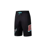 Short deportivo de básquet color negro con cordón ajustable en color celeste. Cuenta con el logotipo de los Chicago Bulls bordado en una pierna y gráficos laterales con tipografía y detalles en rojo, celeste y blanco.