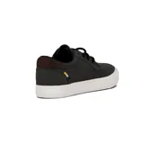 Championes acordonados de lona color negro con suela blanca.