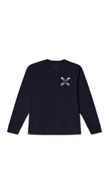Sudadera azul marino de algodón con cuello redondo y manga larga. Presenta un estampado geométrico multicolor en la espalda y el logo de la marca en la parte superior.