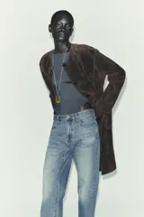 Body de manga larga confeccionado en mezcla de poliamida, con cuello redondo y cierre inferior con botones a presión.