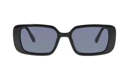 Lentes de sol con marco rectangular de acetato en color negro y cristales oscuros.