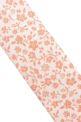 Conjunto de corbata estrecha de 5 cm de ancho y pañuelo a juego de microfibra color azul con estampado de lunares blancos.