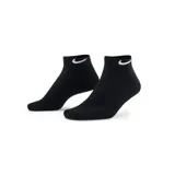 Pack de tres pares de medias Nike de corte bajo, color negro con logo blanco en el tobillo.