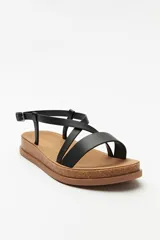 Sandalias negras con tiras cruzadas y hebilla ajustable, suela de corcho y plataforma.