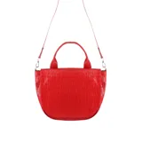 Cartera marrón tipo media luna con textura croco, asa corta y correa larga regulable y desmontable.