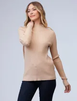 Buzo azul de tejido de punto con textura acanalada, cuello alto y mangas largas.