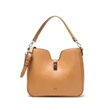 Cartera tipo hobo estructurada de material símil cuero color habano, con asa corta fija para hombro y correa larga regulable y desmontable. Presenta herrajes metálicos color dorado y cierre en el compartimento principal.