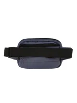 Riñonera unisex de tela acolchada color verde militar, con compartimento principal y bolsillo frontal con cierre, y correa ajustable negra.