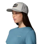 Gorra gris Columbia de diseño clásico con estructura de malla elástica y visera curva.
