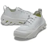 Championes Crocs Echo Surge de diseño deportivo y urbano. Presentan una parte superior de punto elástico en color verde militar con cordones tradicionales en tono celeste y blanco. Cuentan con una entresuela gruesa y exagerada de color beige con aberturas laterales y plantilla LiteRide.