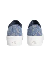 Zapatillas de plataforma Calvin Klein con diseño de sarga jacquard e ඉmpronta monograma integral en tonos azul y gris. Cuentan con suela gruesa de goma blanca, cordones azules y etiqueta lateral distintiva de la marca.