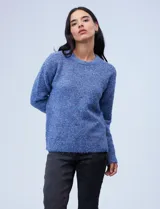 Buzo de tejido melange en tonos azules, con cuello redondo y manga larga.