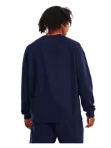 Buzo de cuello redondo Under Armour, confeccionado en tejido polar de mezcla de algodón con interior cepillado. Presenta diseño de mangas raglán, puños y bajo acanalados, con el logo de la marca bordado en el centro del pecho.