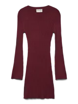 Vestido corto de tejido de punto acanalado en color bordó, con cuello redondo y mangas largas con terminación ligeramente acampanada. Presenta un diseño ajustado al cuerpo.
