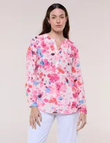 Blusa de gasa estampada Zac & Rachel, con cuello a la base, escote en V con botones frontales y manga larga de largo regulable.