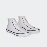 Championes Converse Chuck Taylor HI de cuero color blanco con detalles en negro.