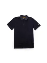 Remera polo Caterpillar de manga corta, color negro, con cuello camisero, cierre frontal de tres botones y parche de silicona con el logo en la manga izquierda.