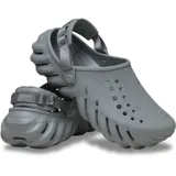 Zuecos Crocs modelo Echo Clog, color gris, de diseño futurista con aberturas de ventilación, suela esculpida y correa ajustable en el talón.