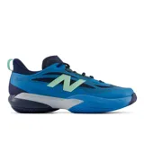 Championes New Balance de tenis, modelo 996 V7, de color azul con detalles en celeste y logo "N" en color verde menta. Incorporan tecnología FuelCell y suela diseñada para pistas duras.
